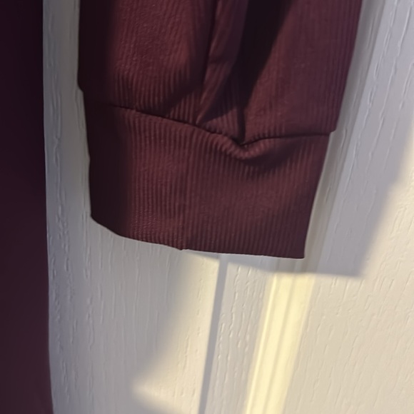 LuLaRoe v-neck, flowy dress with pockets. NWT - Picture 3 of 3